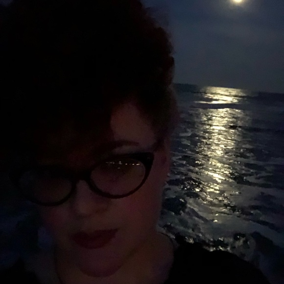 Meet your Posher, Allisonne - Picture 3 of 8